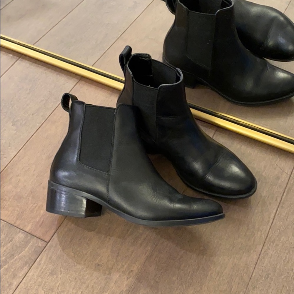 Steve Madden Dover Chelsea Ankle Boots Black